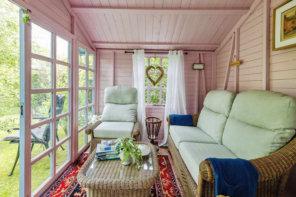 Property photo 3 of 15 Summer House