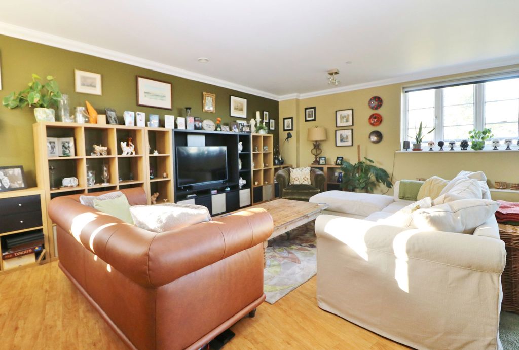 Property photo 2 of 26