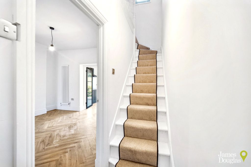 Property photo 3 of 20 Eh1