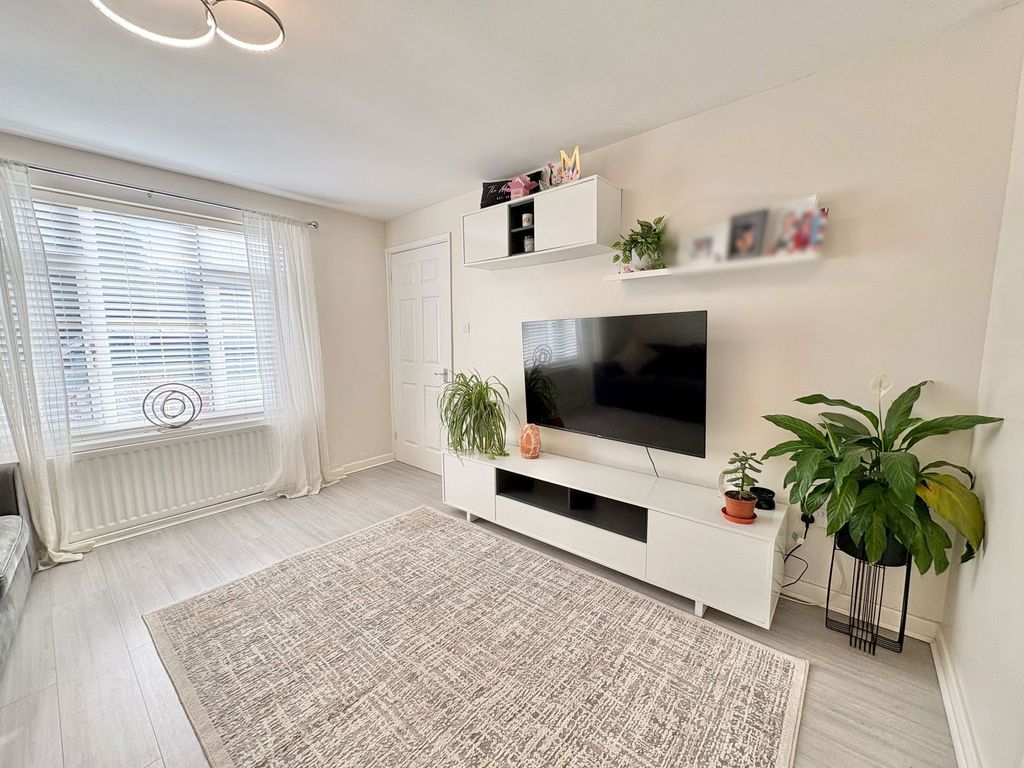 Property photo 2 of 25