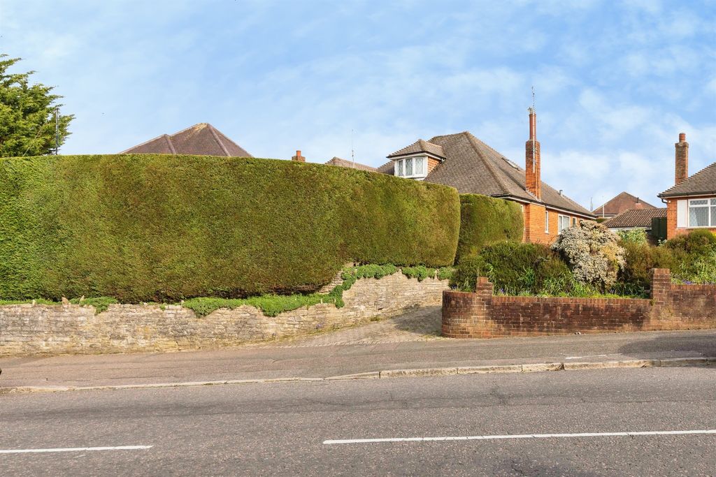 Property photo 3 of 16