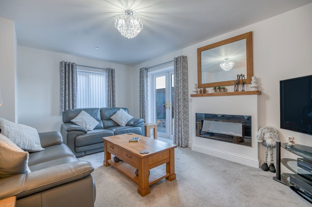 Property photo 2 of 28