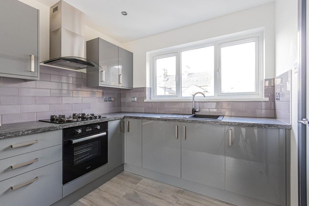 Property photo 1 of 10 Byron Street 30 (5 Of 10).Jpg