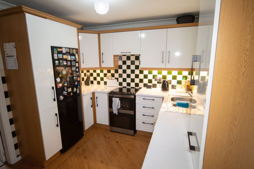 Property photo 2 of 17