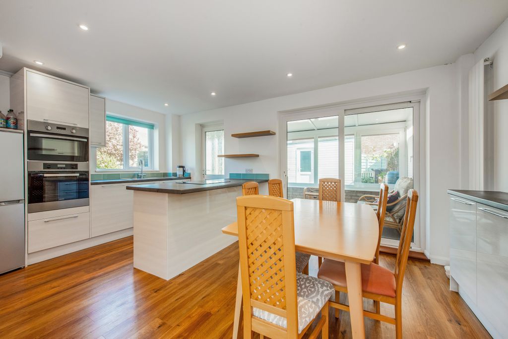 Property photo 2 of 21