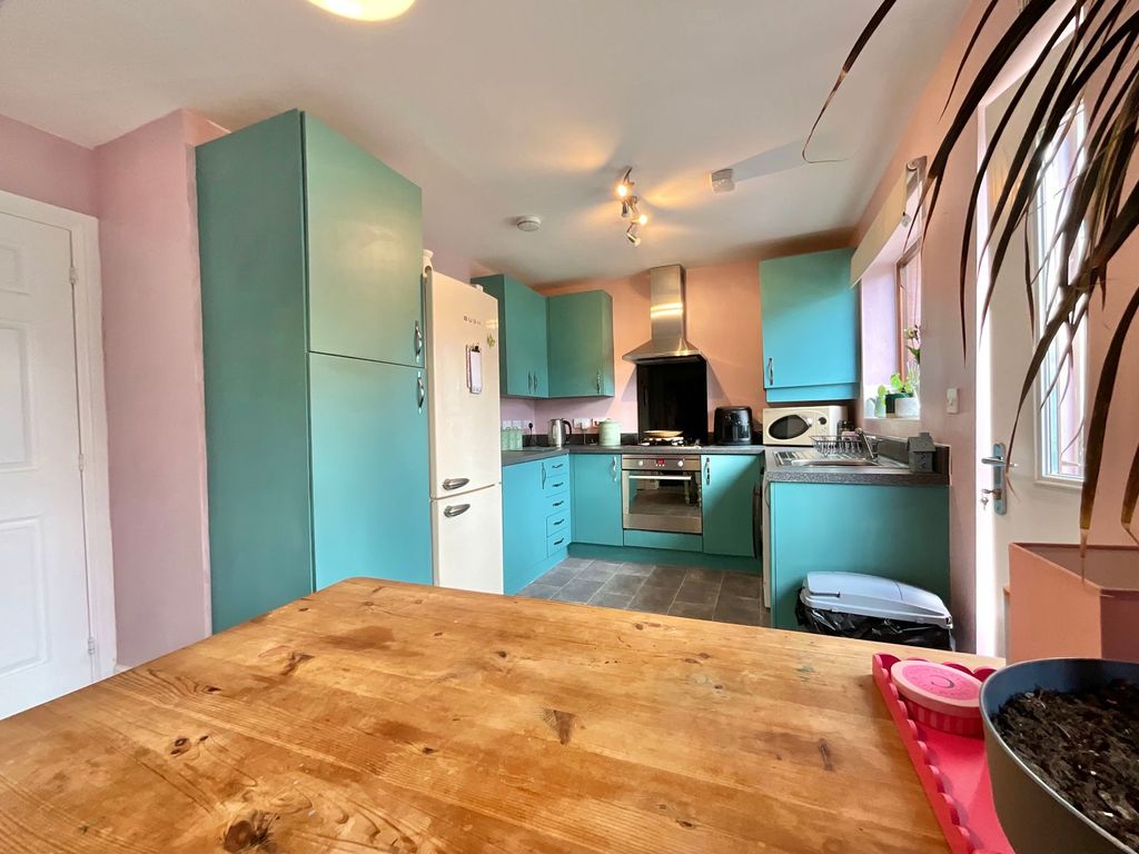 Property photo 2 of 21