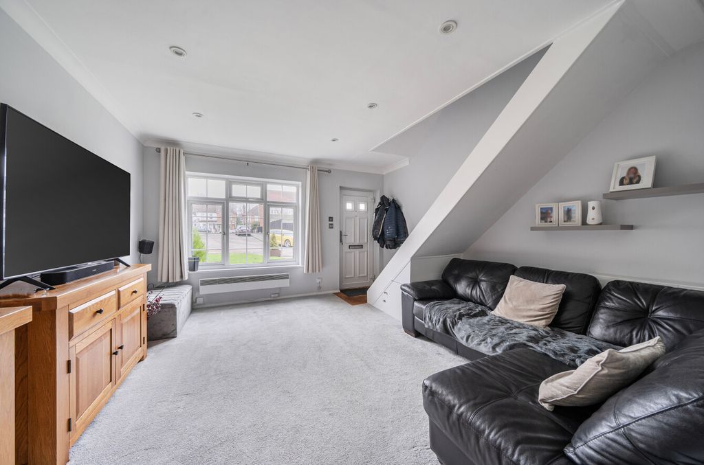 Property photo 3 of 17 1393515-12-697781...