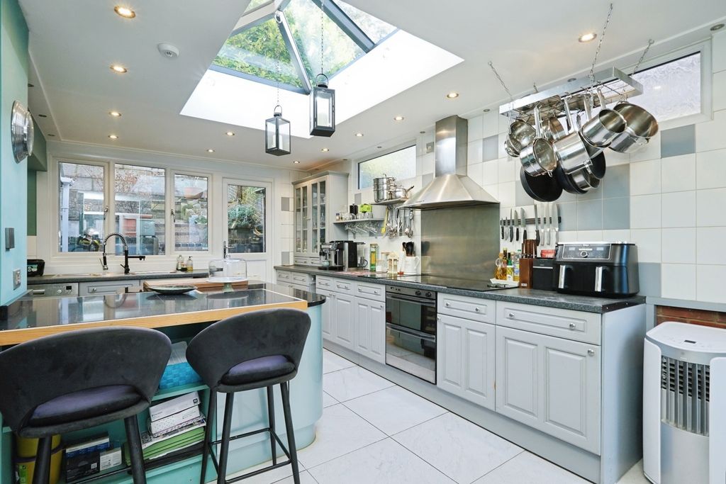 Property photo 3 of 20 Pbox-Img.Jpg