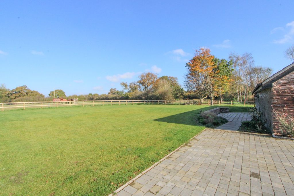 Property photo 3 of 28