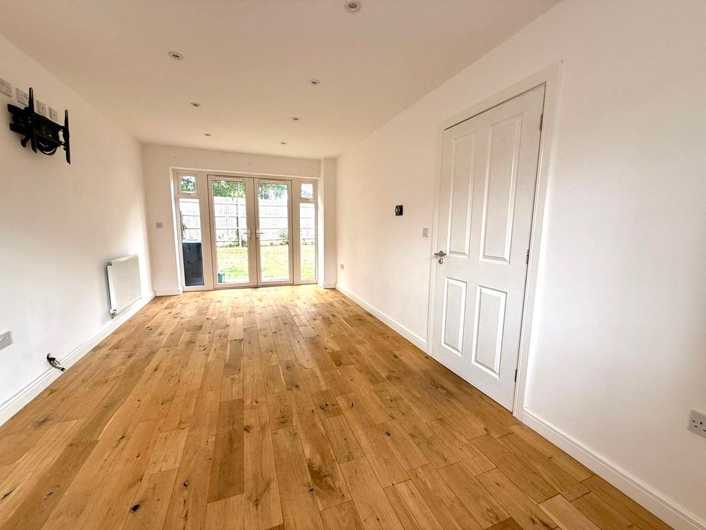 Property photo 2 of 11 Image