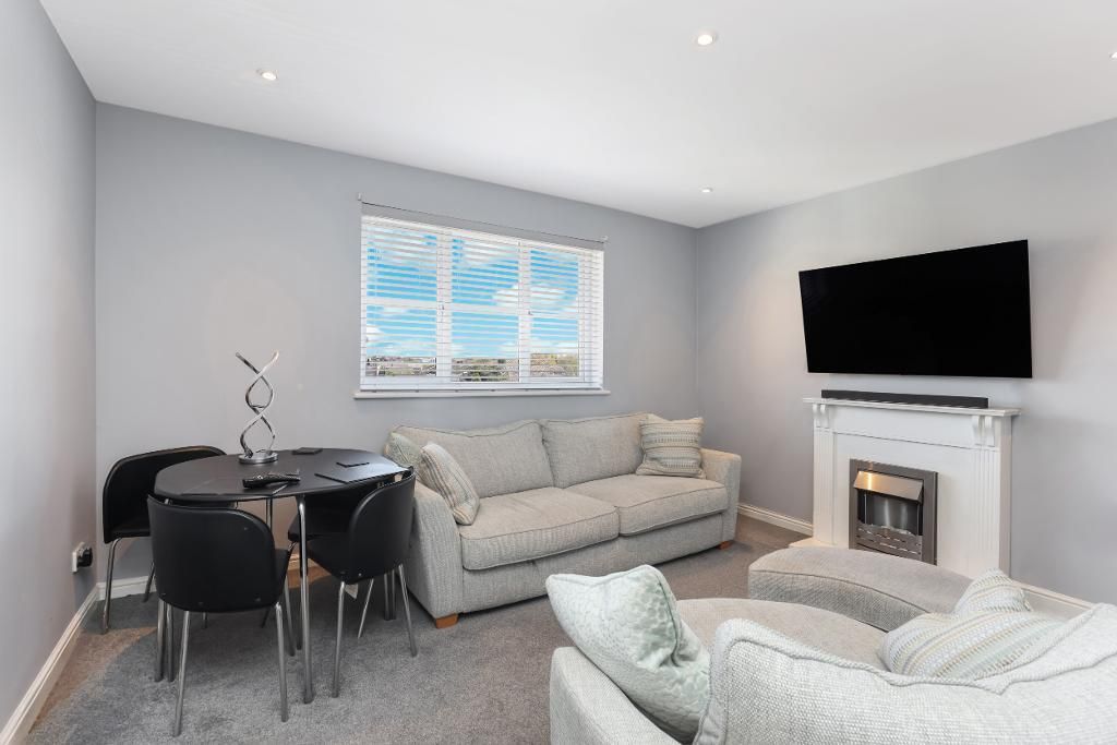 Property photo 2 of 17 Living/ Dining Room