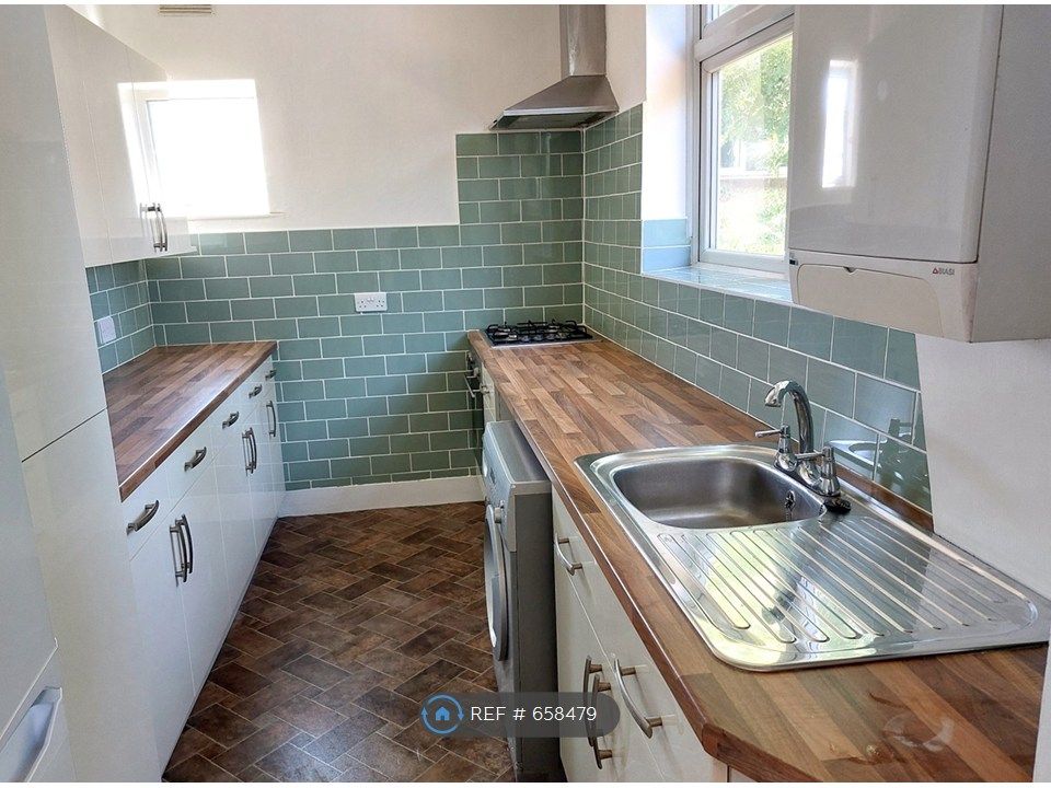 Property photo 2 of 8 Kitchen