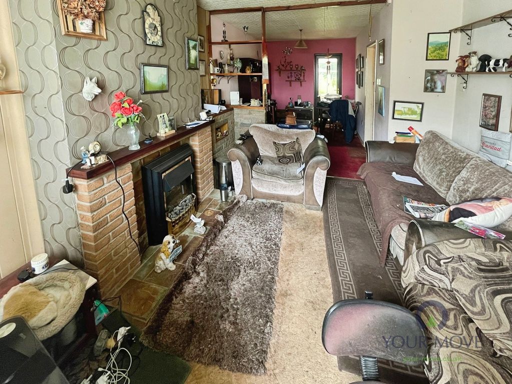 Property photo 3 of 12 Lounge