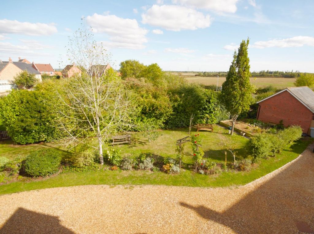 Property photo 2 of 32