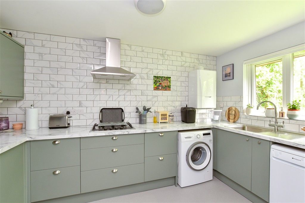 Property photo 1 of 8 Kitchen