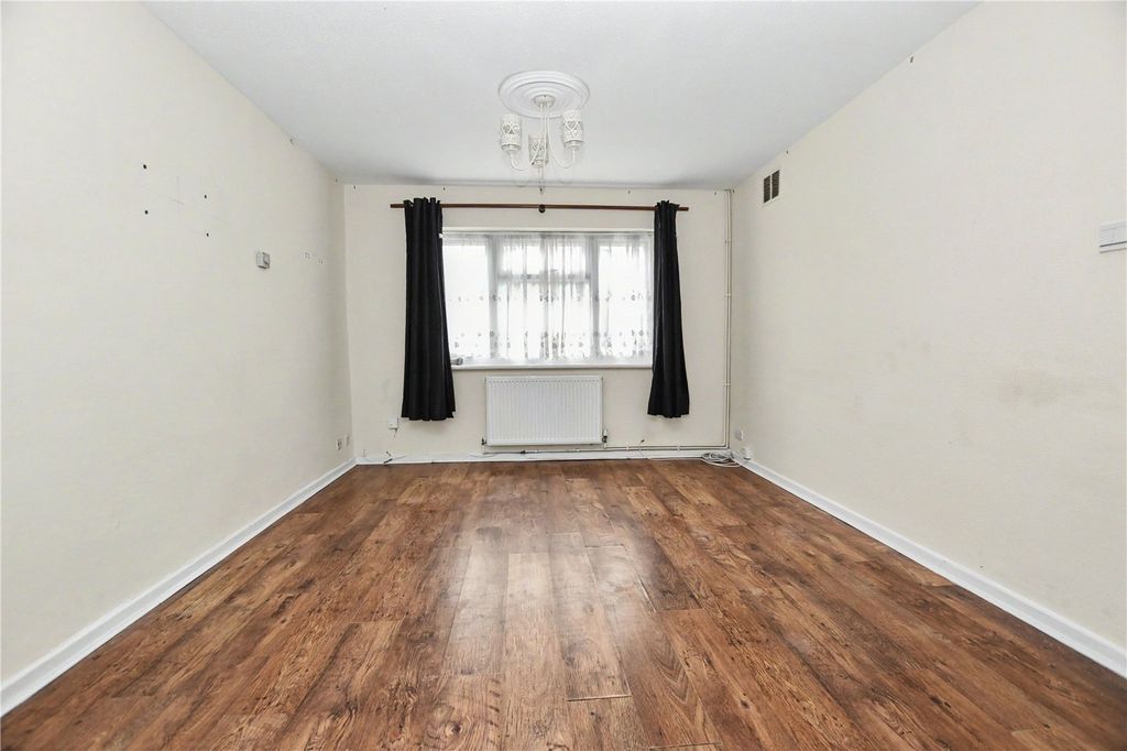 Property photo 2 of 18 Picture No. 33