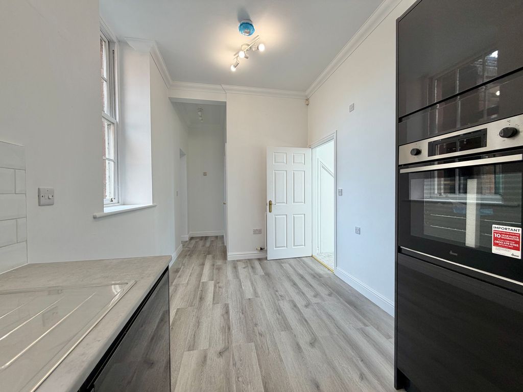 Property photo 3 of 14 Dining Kitchen