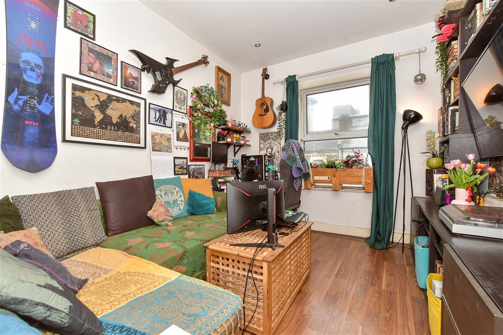 Property photo 1 of 6 Lounge