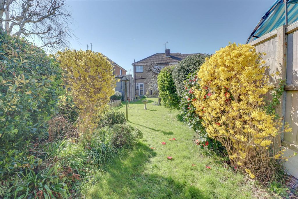Property photo 2 of 15 9 Kingley Close-14.Jpg