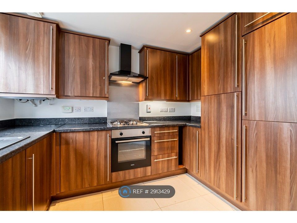 Property photo 2 of 16 Newly Refurbished Kitchen