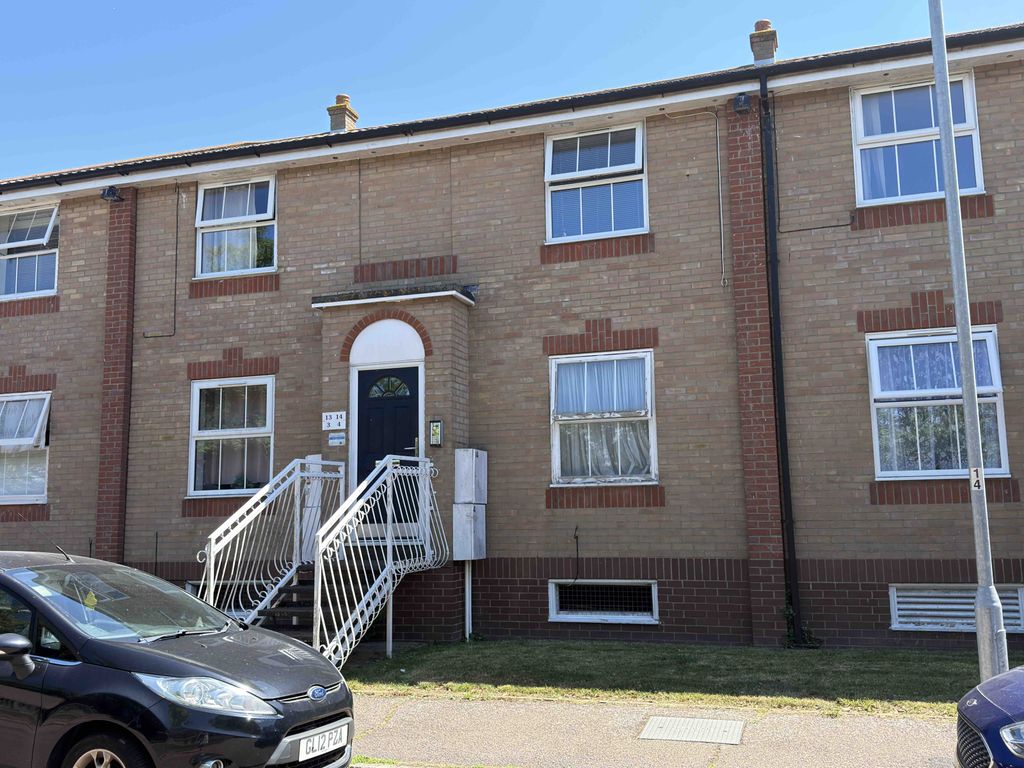 Property photo 1 of 12 One Bedroom First Floor Flat In Stour Road, Harwich, Essex