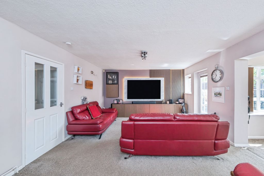 Property photo 3 of 20
