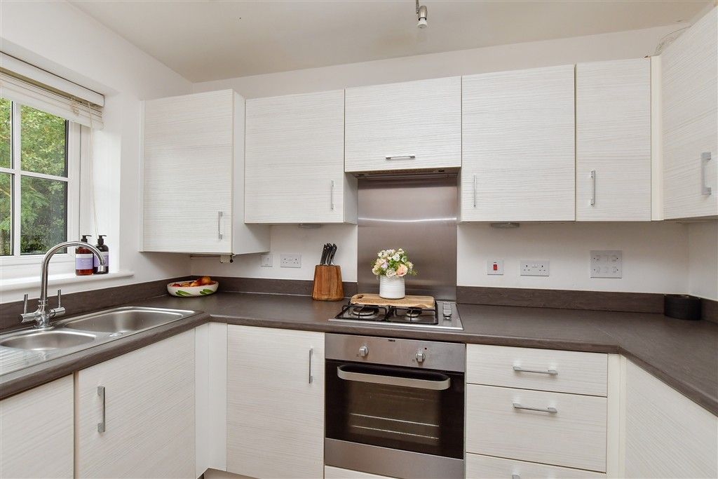 Property photo 3 of 11 Kitchen