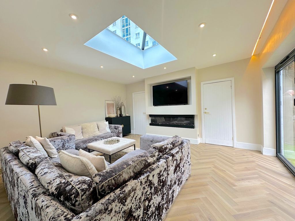 Property photo 2 of 37