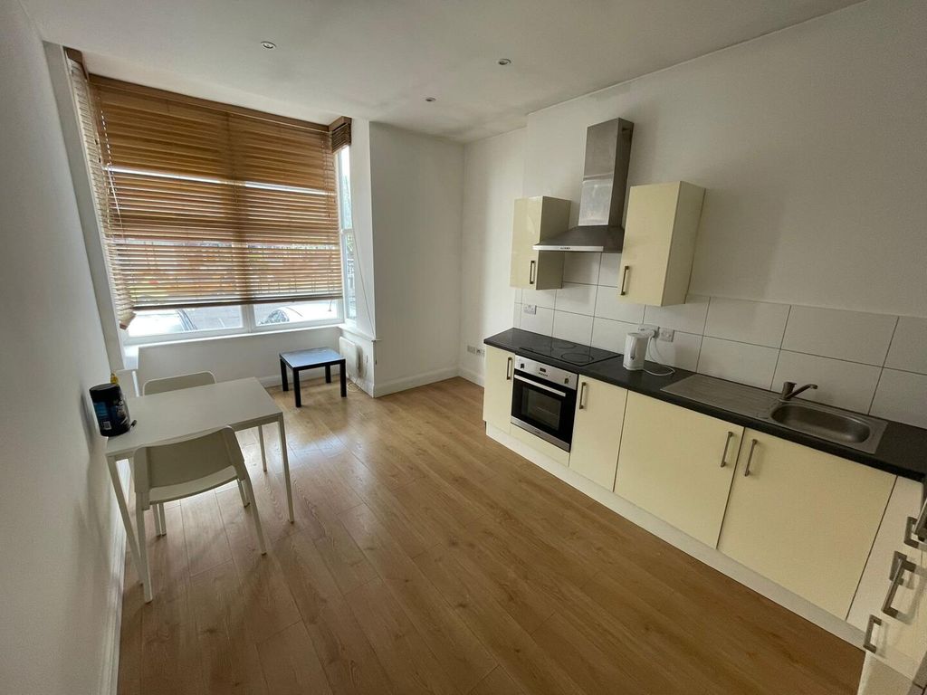Property photo 3 of 6 Kitchen