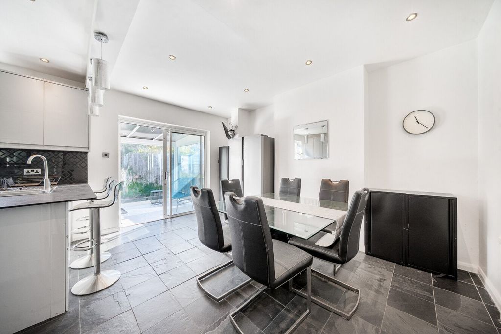 Property photo 2 of 19 Picture 2