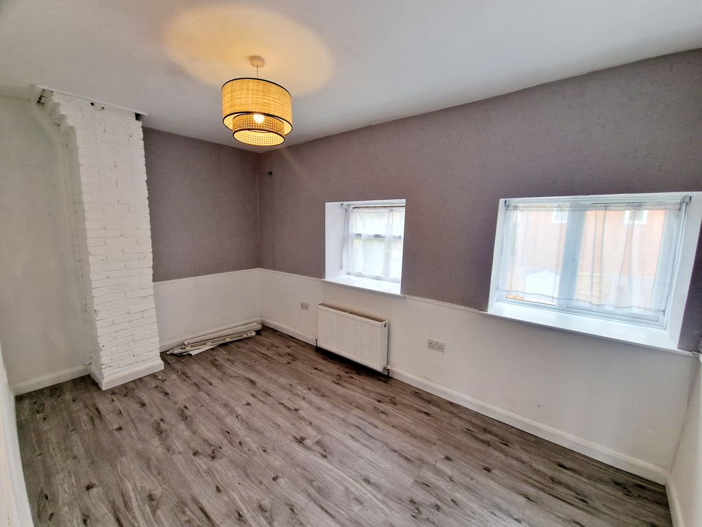 Property photo 3 of 7 Bedroom 1