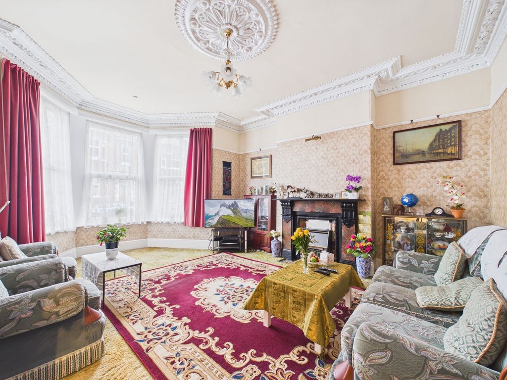 Property photo 2 of 31