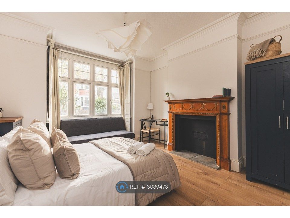 Property photo 3 of 35 Room 1 - £1000Pm