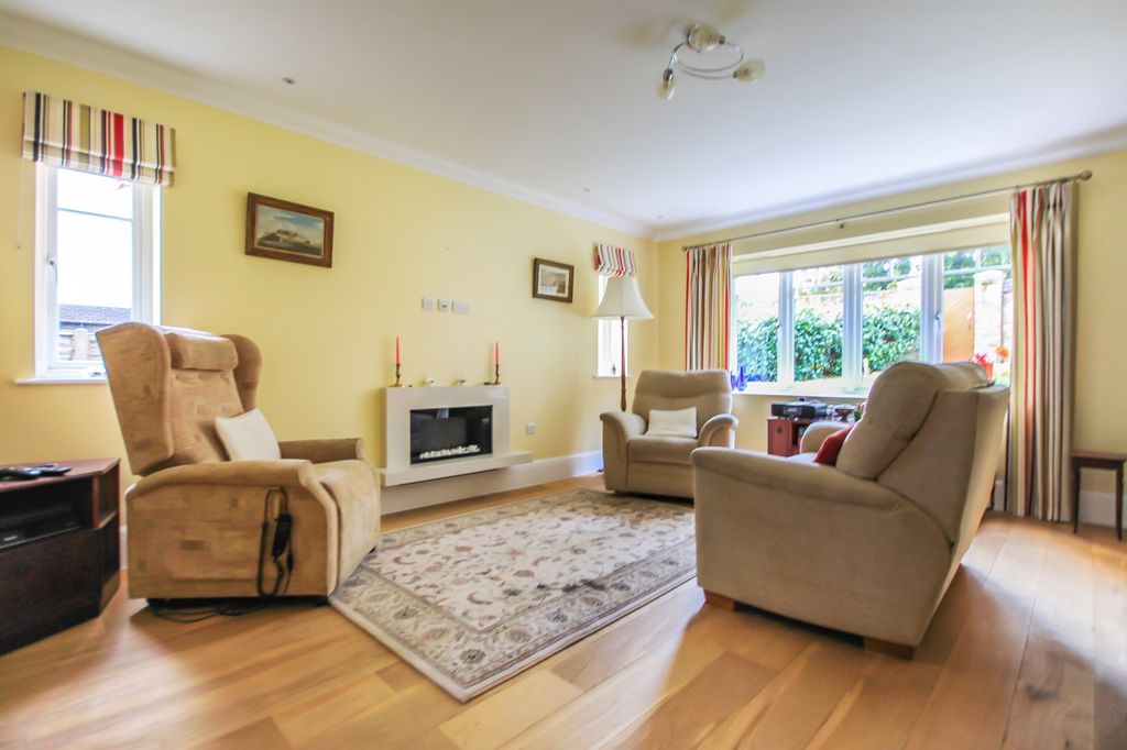 Property photo 3 of 11
