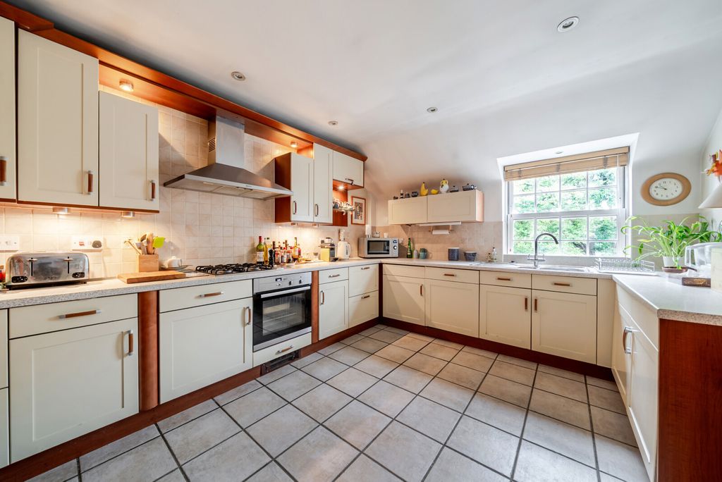 Property photo 2 of 14 1521054-16-1A0A49...