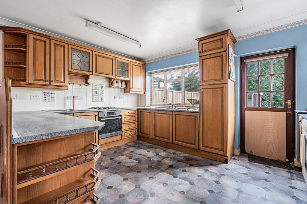 Property photo 3 of 12 Kitchen
