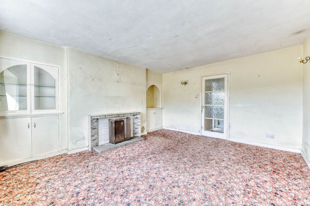 Property photo 2 of 42