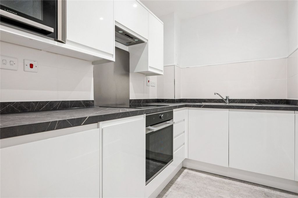 Property photo 2 of 11 Kitchen