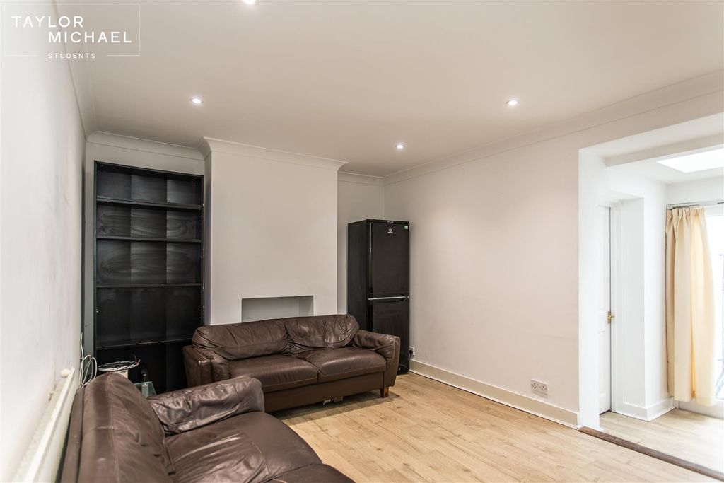 Property photo 2 of 23 Living Room