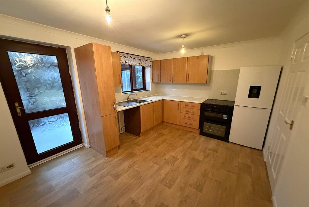 Property photo 2 of 11 Kitchen.Jpg