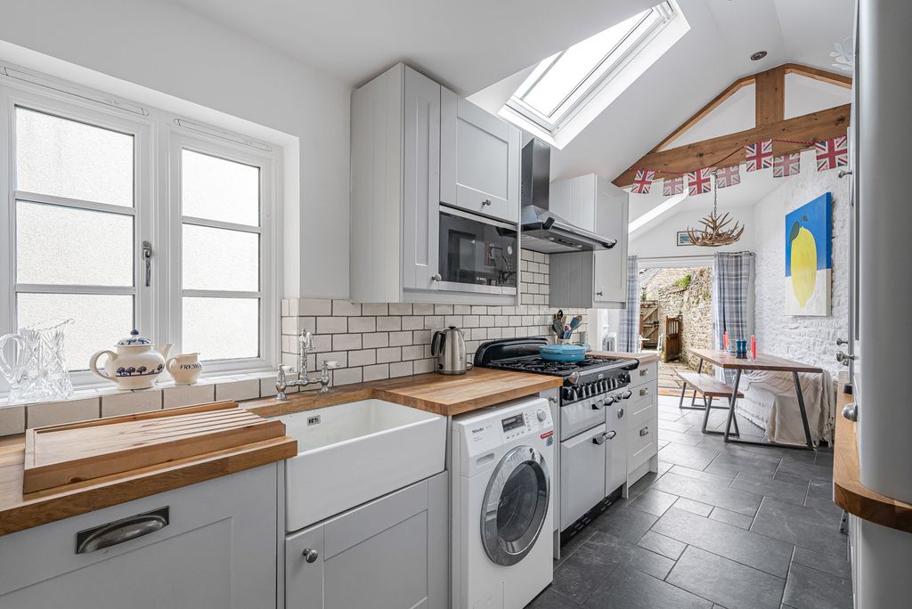 Property photo 3 of 16 Kitchen Dining