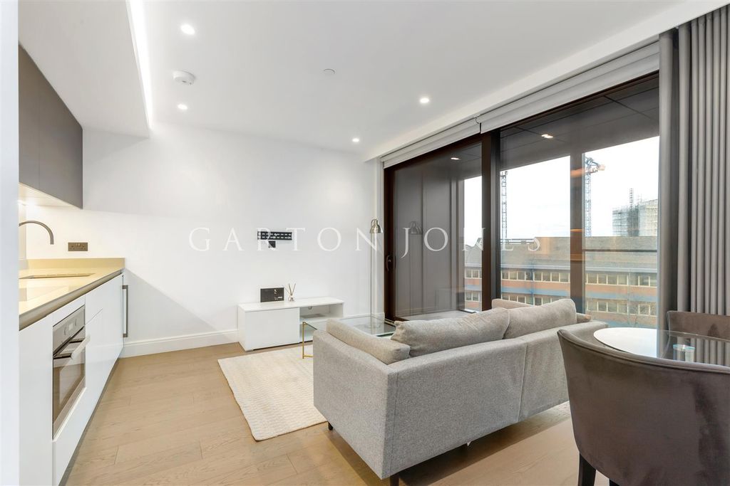Property photo 2 of 19 Receptiopn