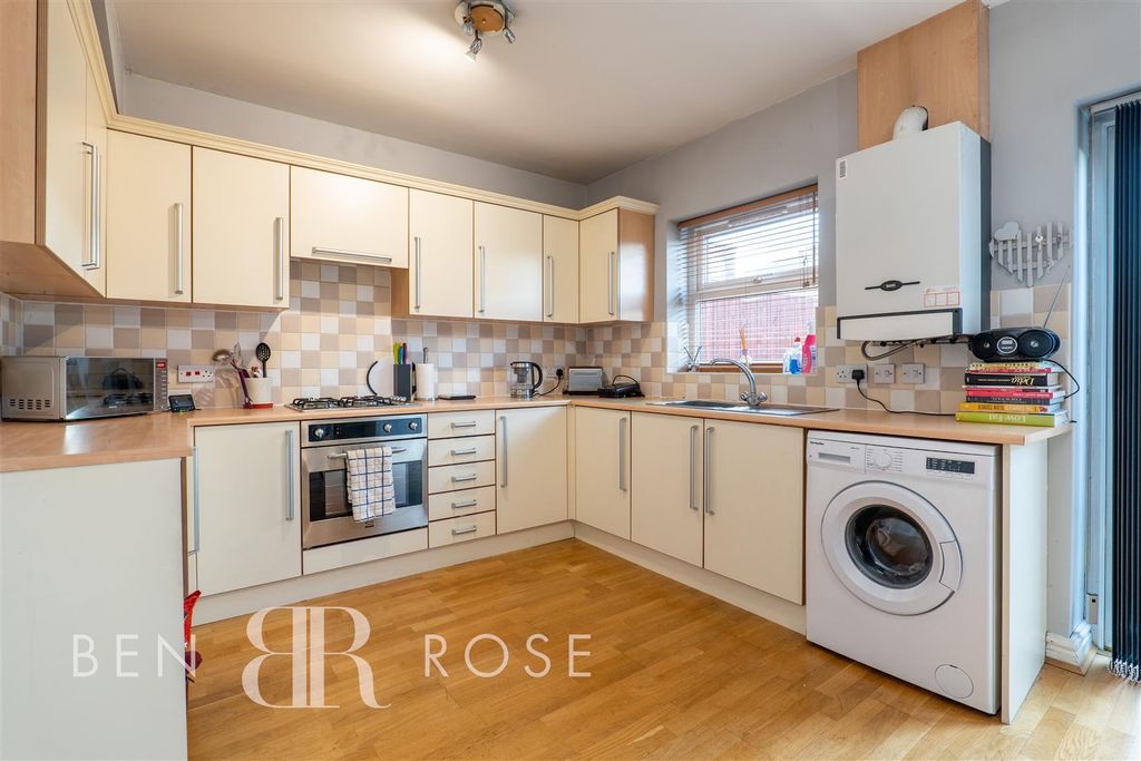 Property photo 3 of 17 Kitchen/Diner