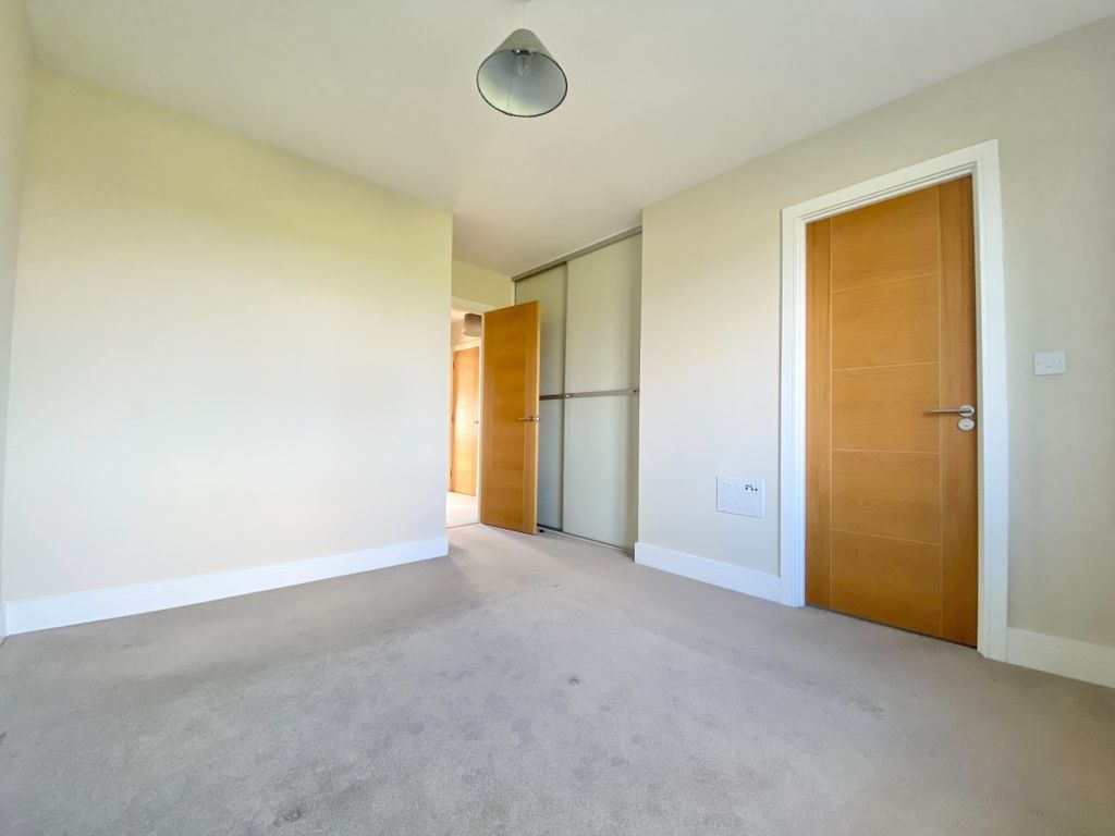 Property photo 3 of 10 Crossfields Bed 1