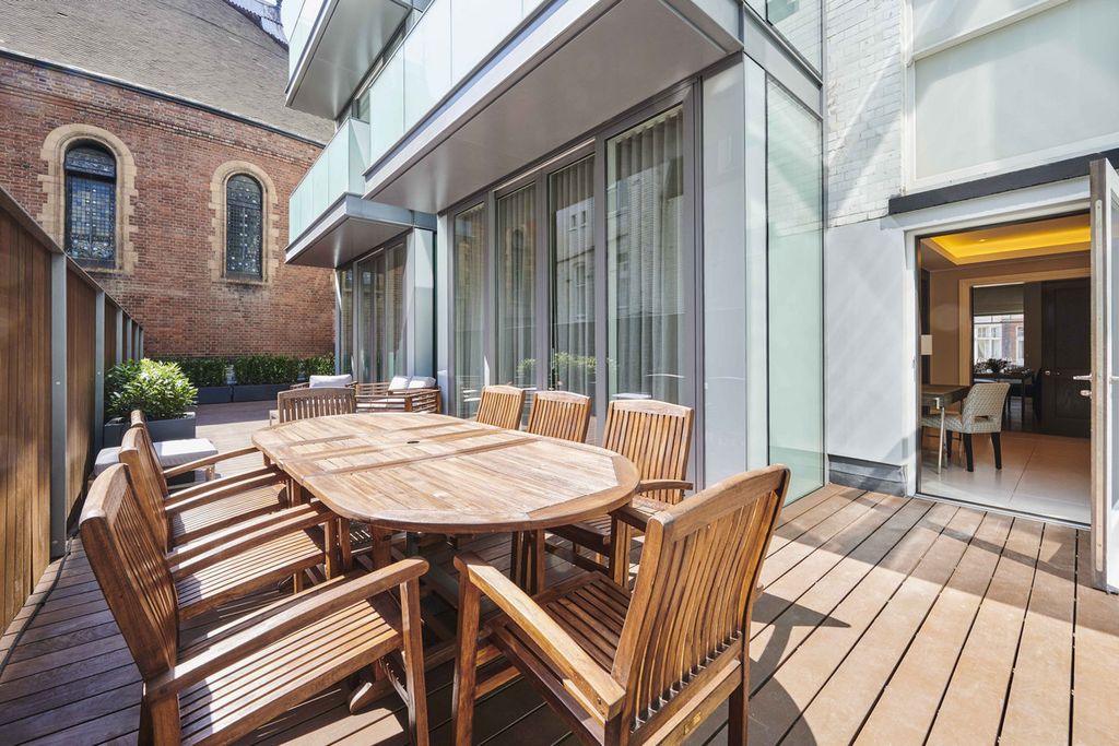 Property photo 2 of 25