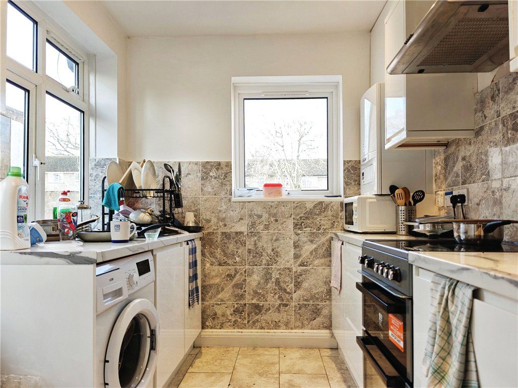 Property photo 2 of 6 Kitchen