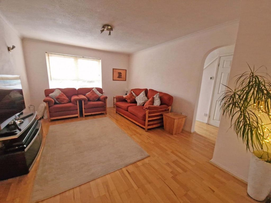 Property photo 3 of 19 Lounge1.Jpg