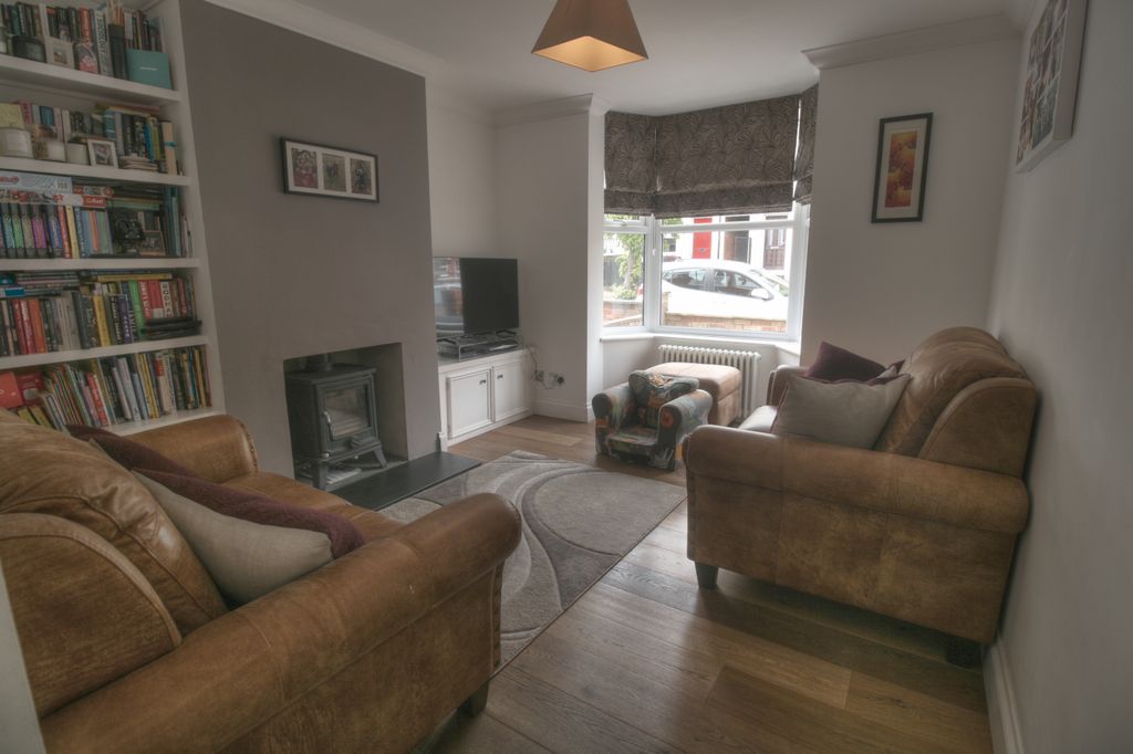 Property photo 3 of 17 33 Lav Lounge