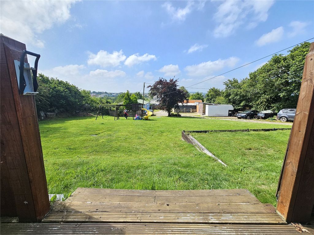 Property photo 2 of 32 Picture No. 21