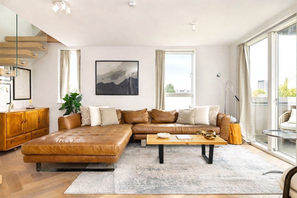 Property photo 1 of 10 Reception Room